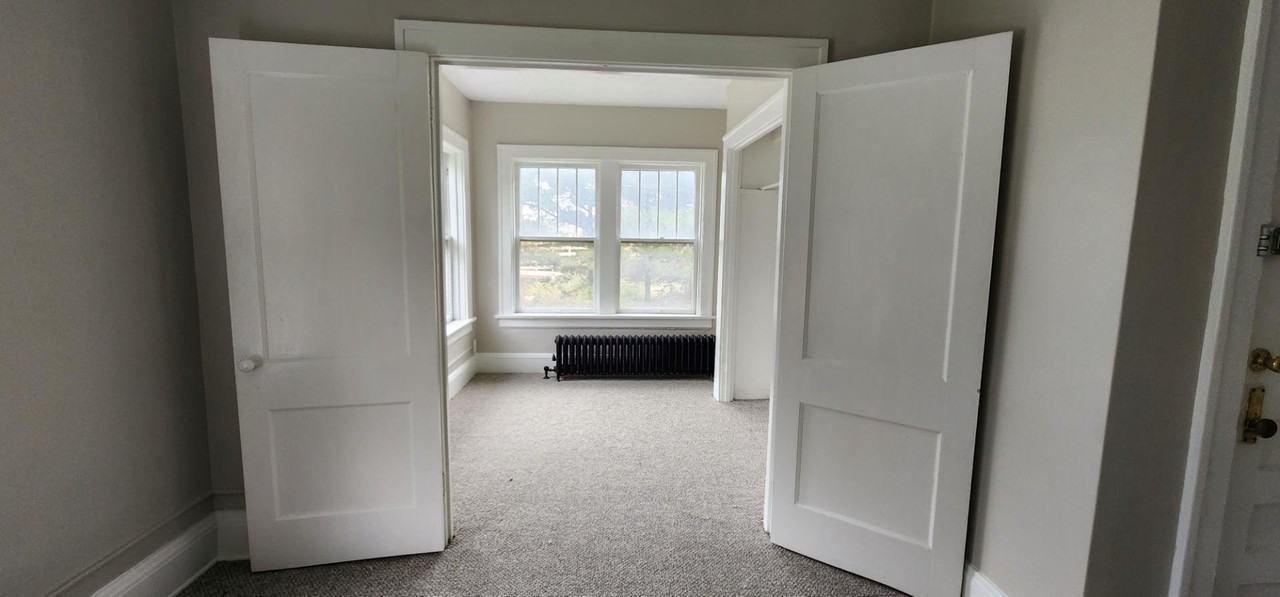 146 King Dr - Photo 3 of 31