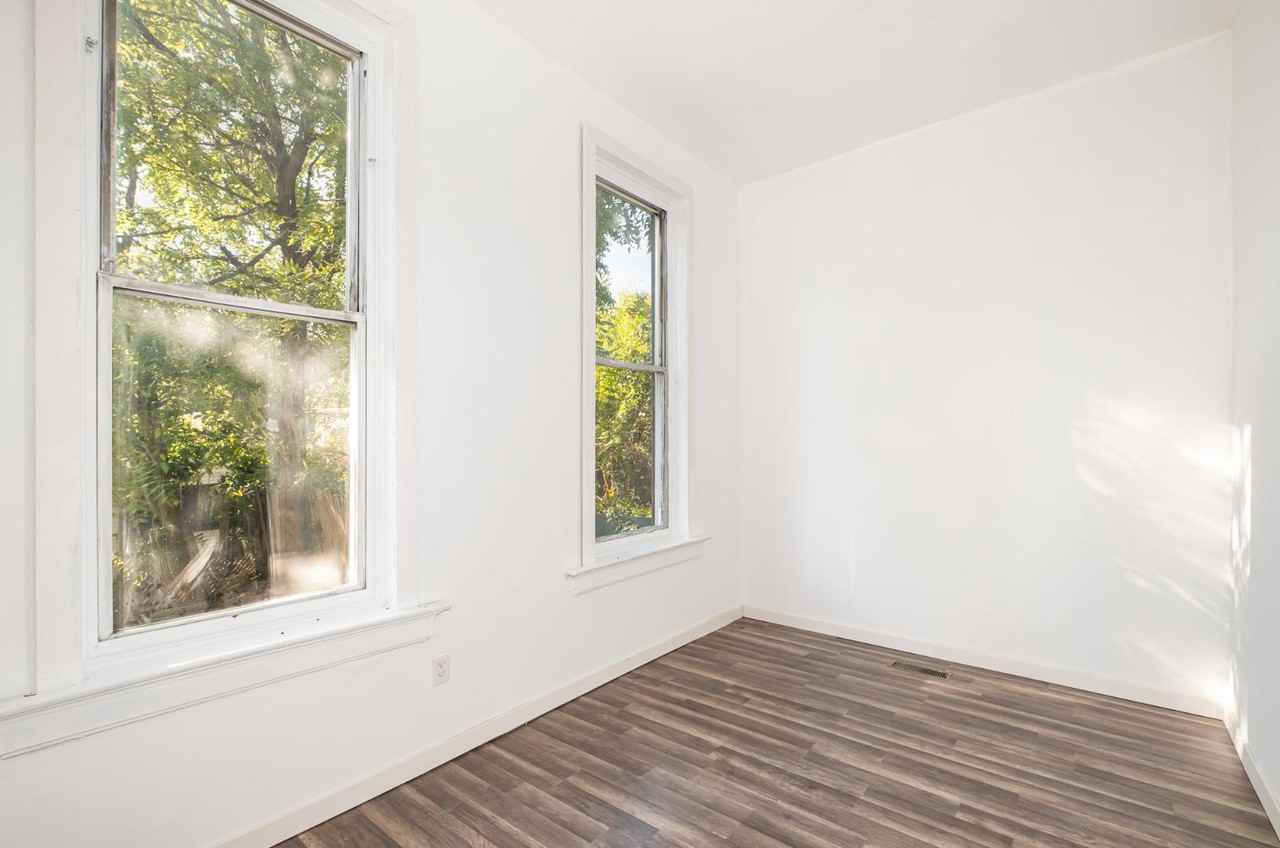 701-703 Pike St - Photo 7 of 15