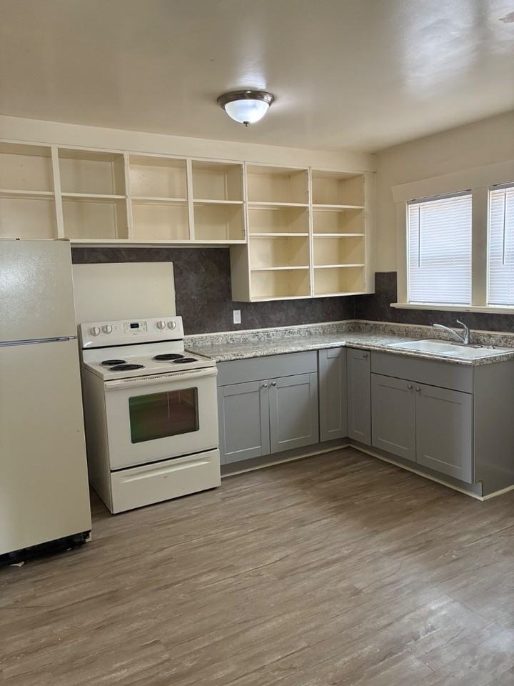 1310 Hansen Ave - Photo 2 of 11