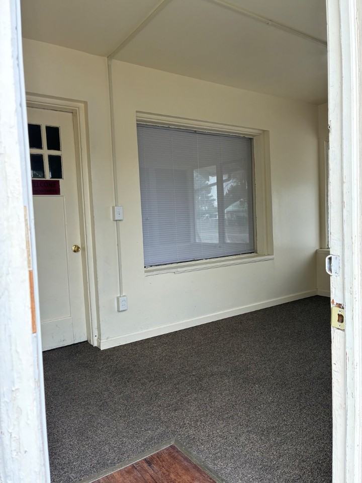 1310 Hansen Ave - Photo 3 of 11