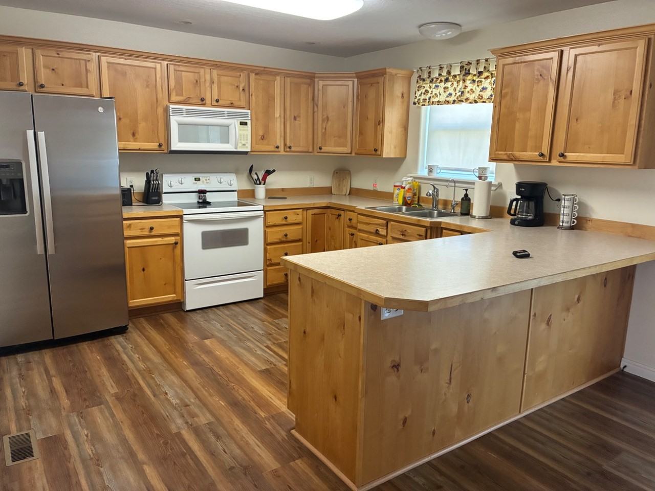 406 Pratt Pl - Photo 3 of 9