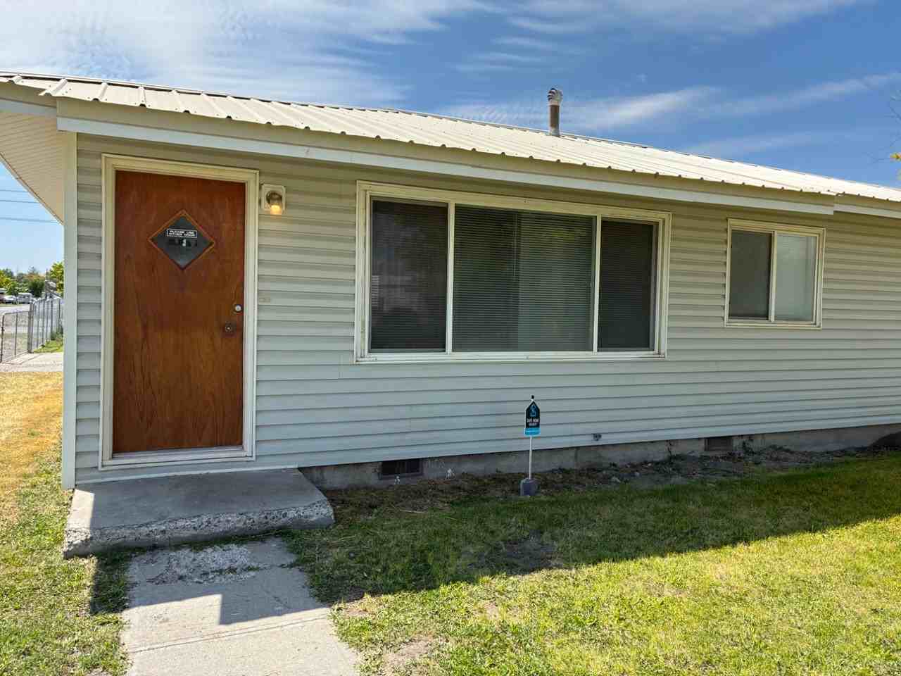 658 Oriental Ave - Photo 2 of 20