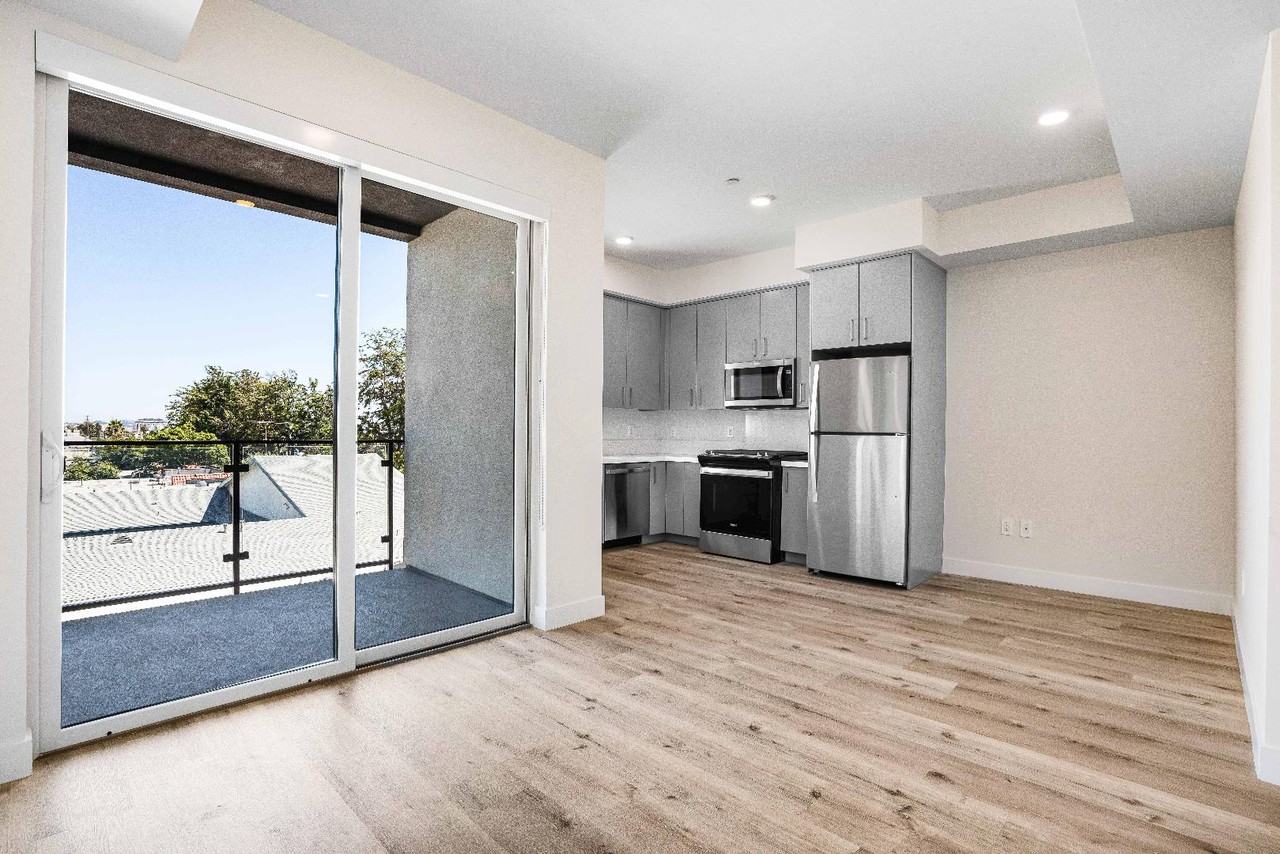 Jade of Palms - Photo 2 of 21