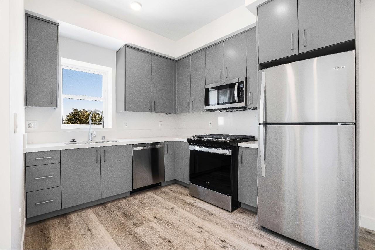 Jade of Palms - Photo 4 of 21