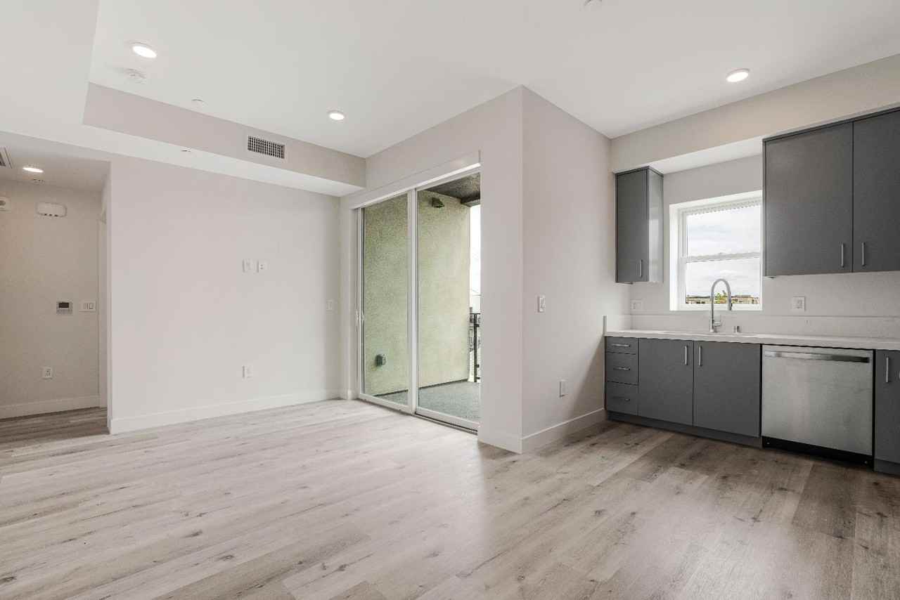 Jade of Palms - Photo 7 of 21