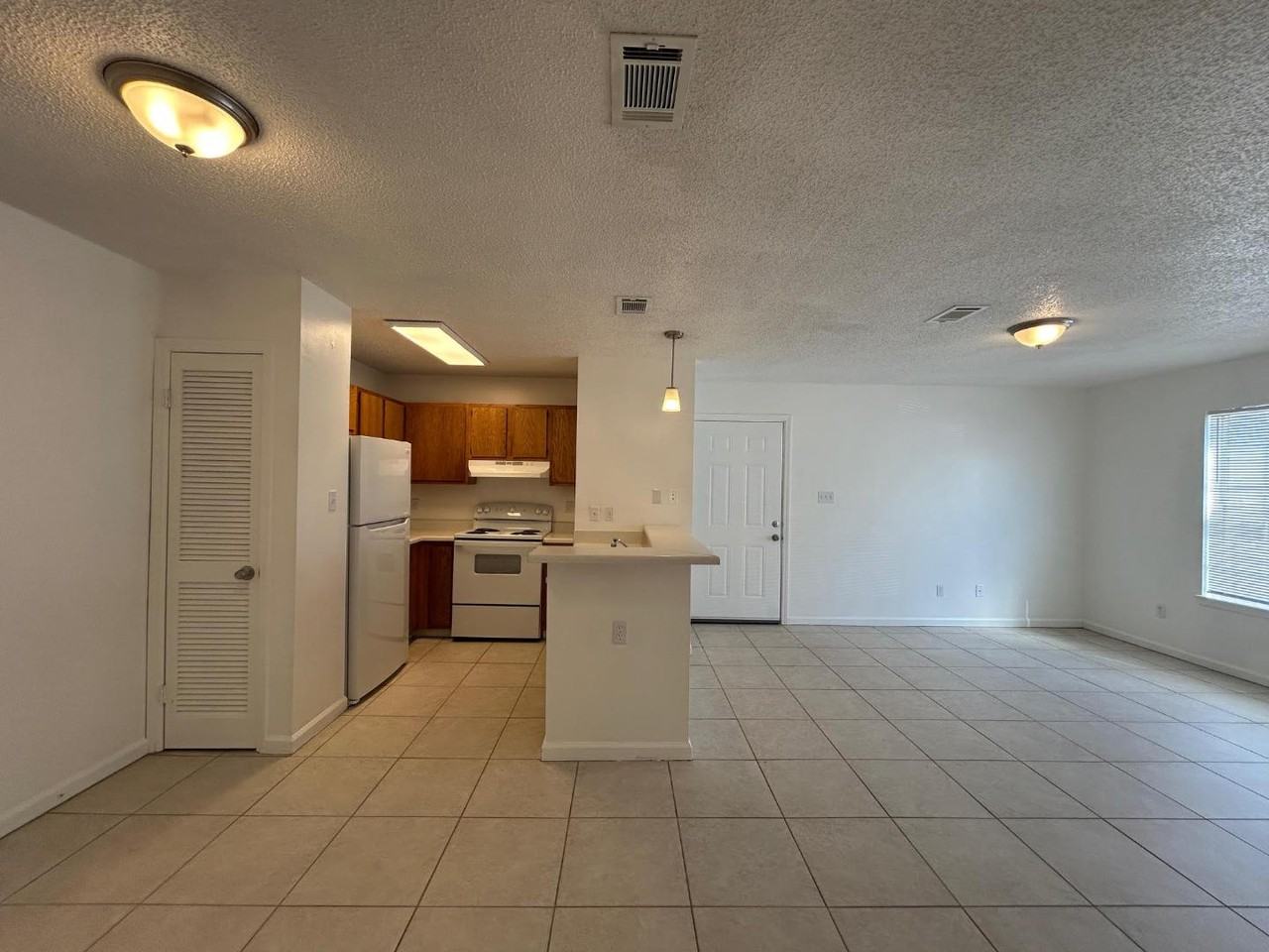 Redwood Apartments - Photo 3 of 11