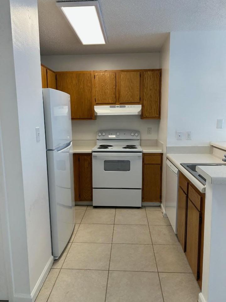 Redwood Apartments - Photo 5 of 11