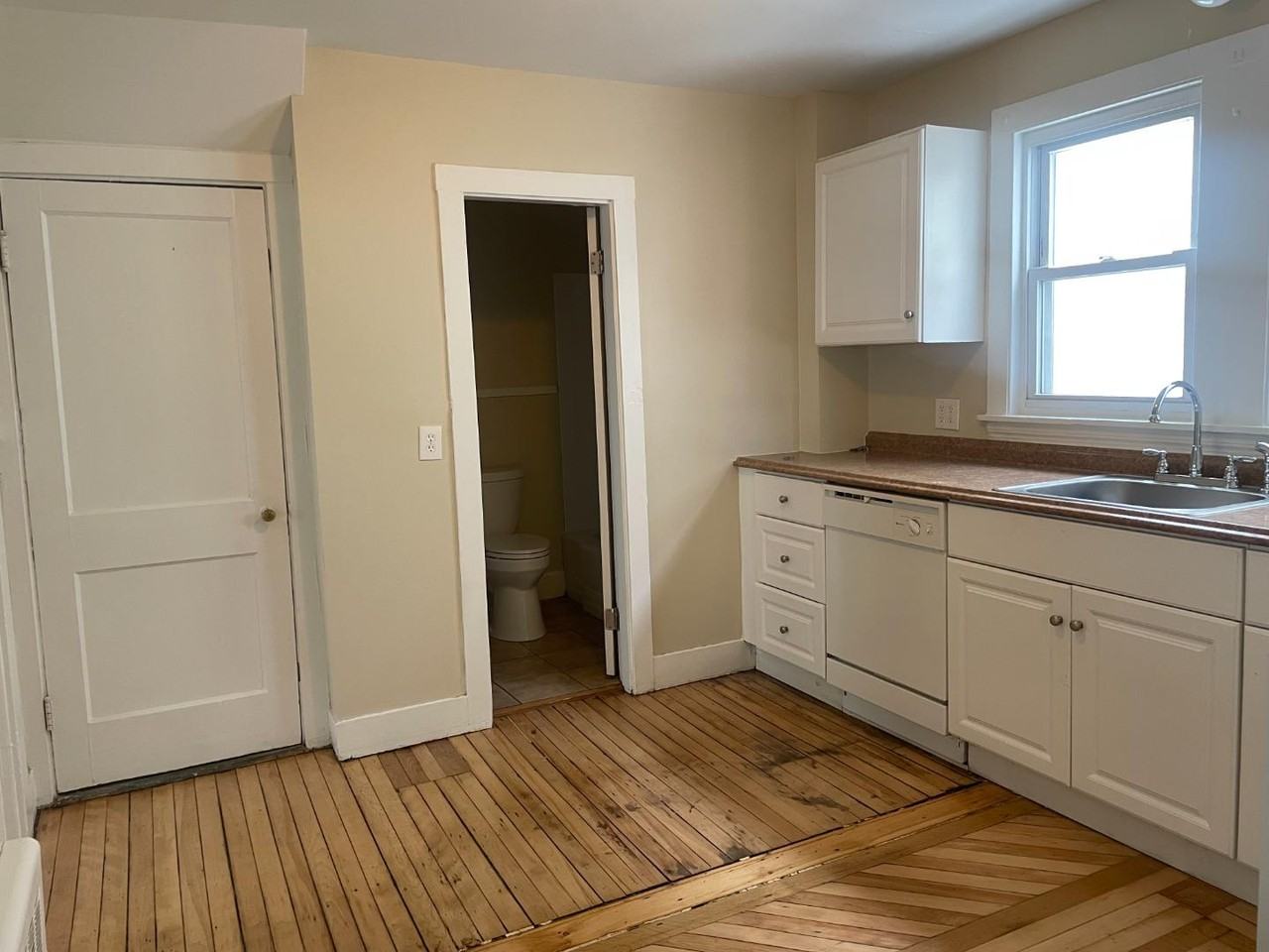 526 Washington Ave - Photo 2 of 10