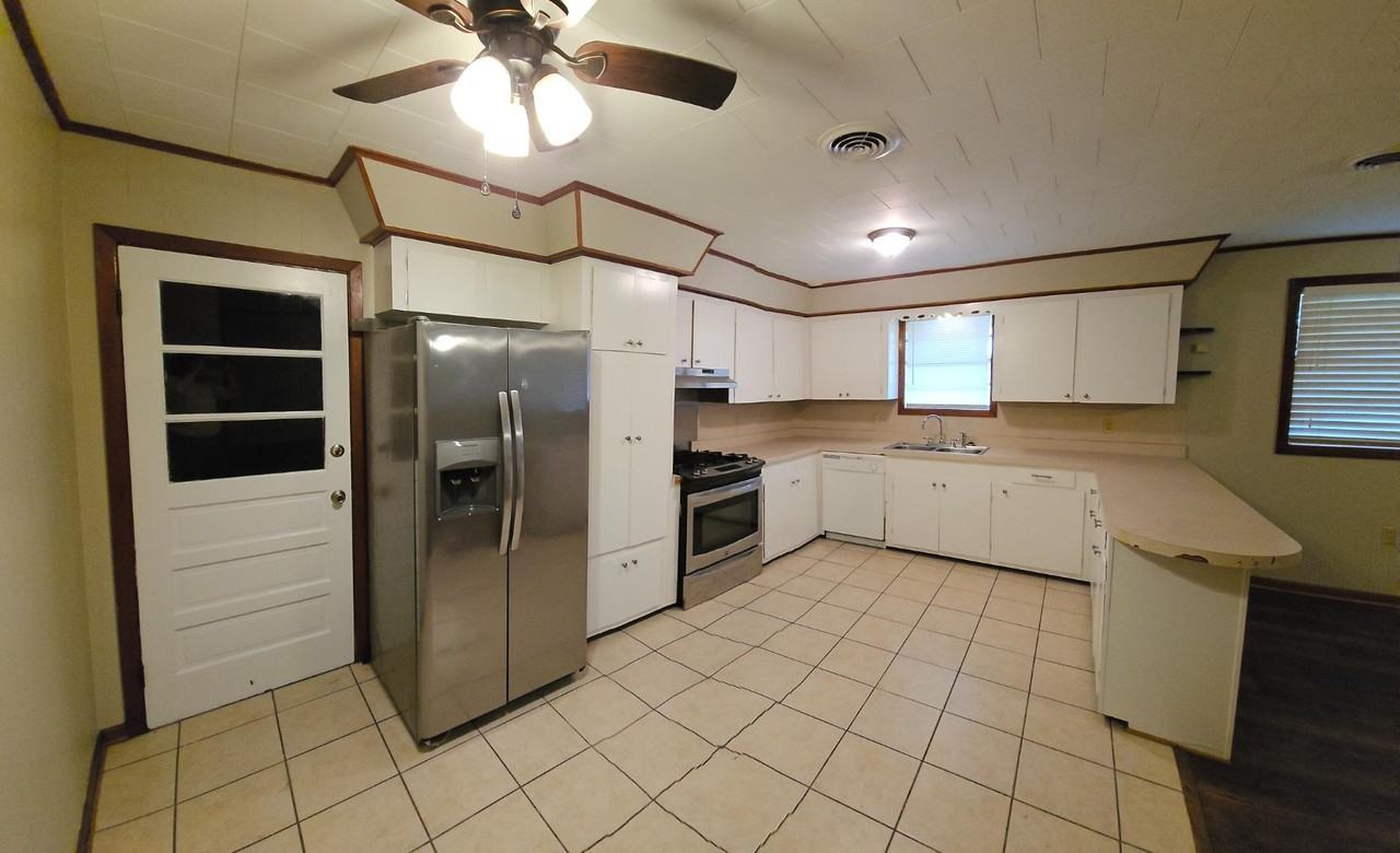 1123 W Camellia Dr - Photo 3 of 20