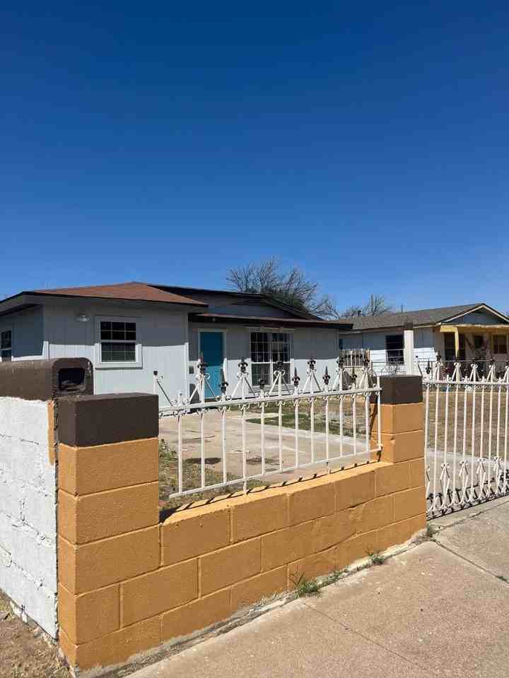 3105 Winfield Ave - Photo 3 of 20