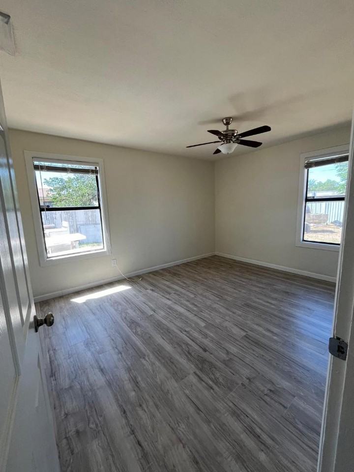 3105 Winfield Ave - Photo 4 of 20