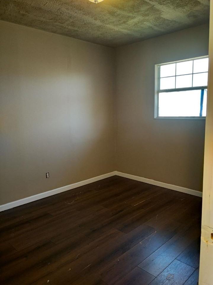 2302 Keystone Dr - Photo 2 of 10