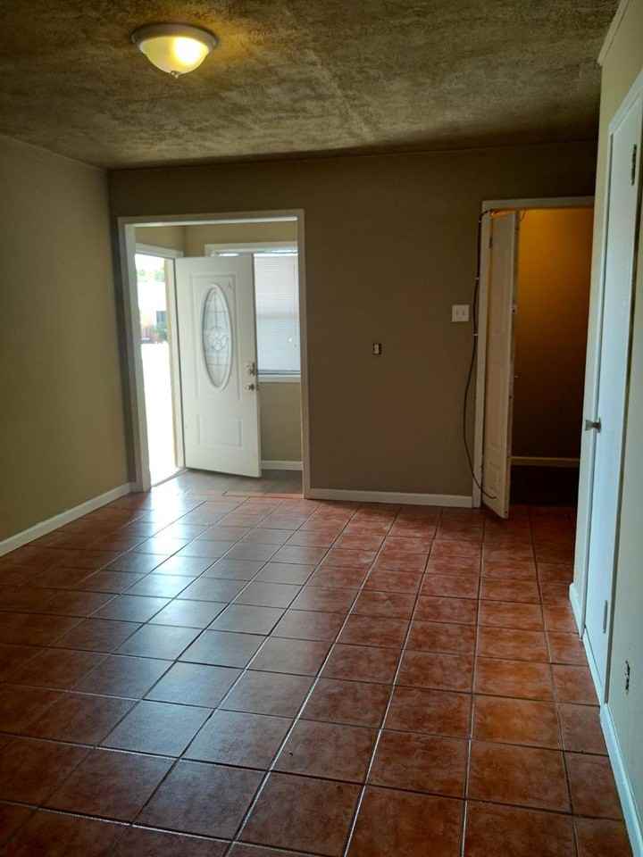 2302 Keystone Dr - Photo 4 of 10