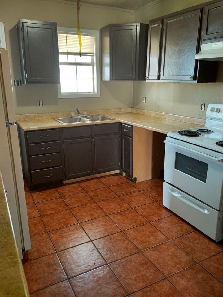 2302 Keystone Dr - Photo 5 of 10