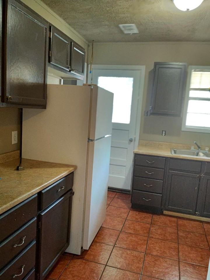 2302 Keystone Dr - Photo 6 of 10