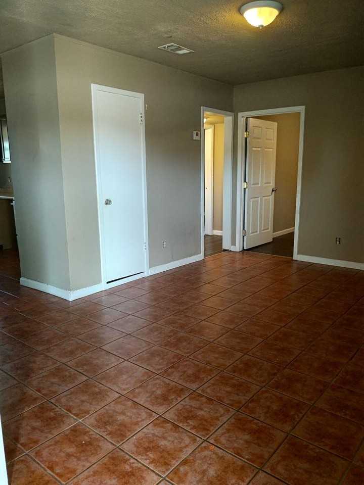 2302 Keystone Dr - Photo 7 of 10