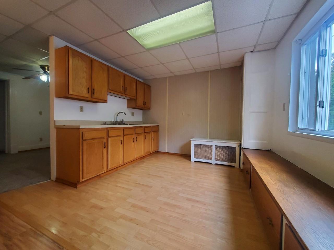 409 E Market St - Photo 2 of 29