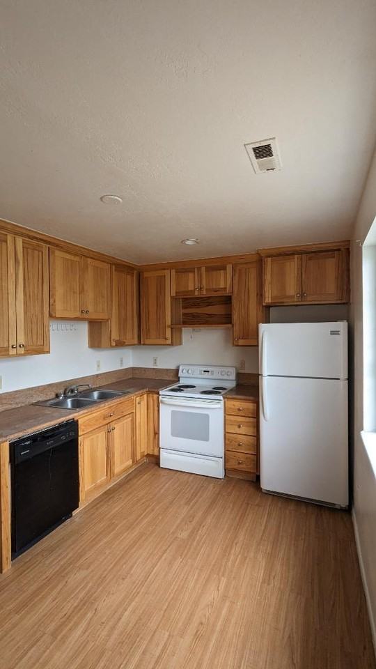 Country Oaks Apartments - Photo 2 of 16