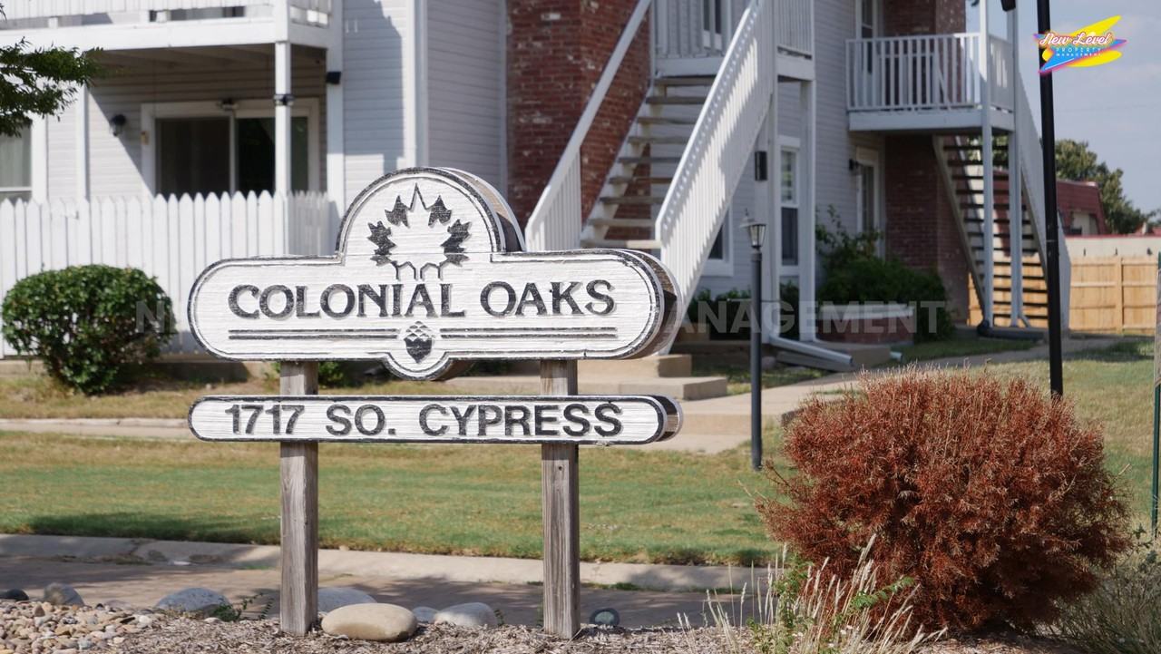 1717 S Cypress St - Photo 4 of 20