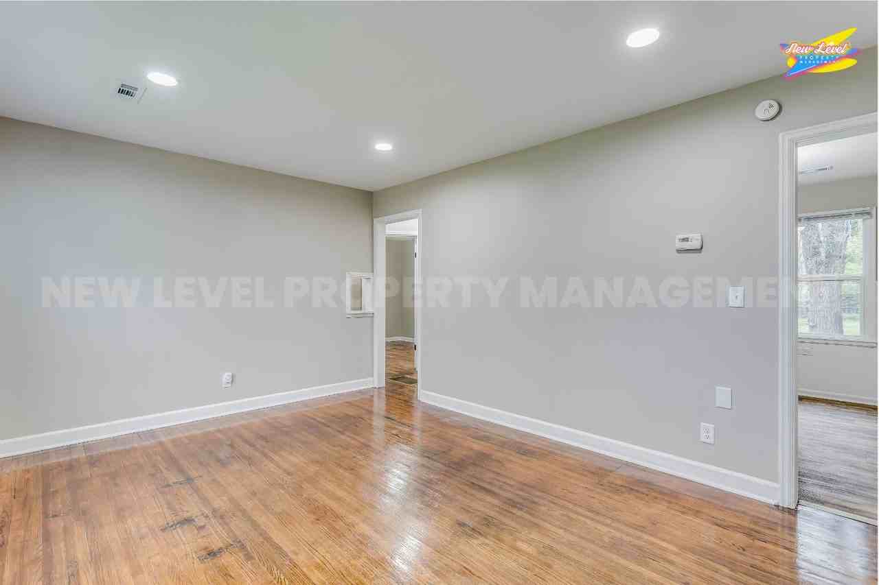 2575 S Washington Ave - Photo 2 of 10