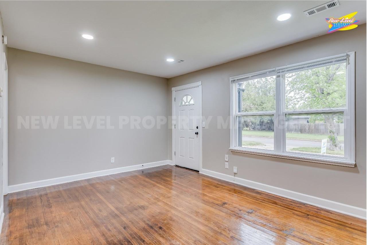 2575 S Washington Ave - Photo 3 of 10