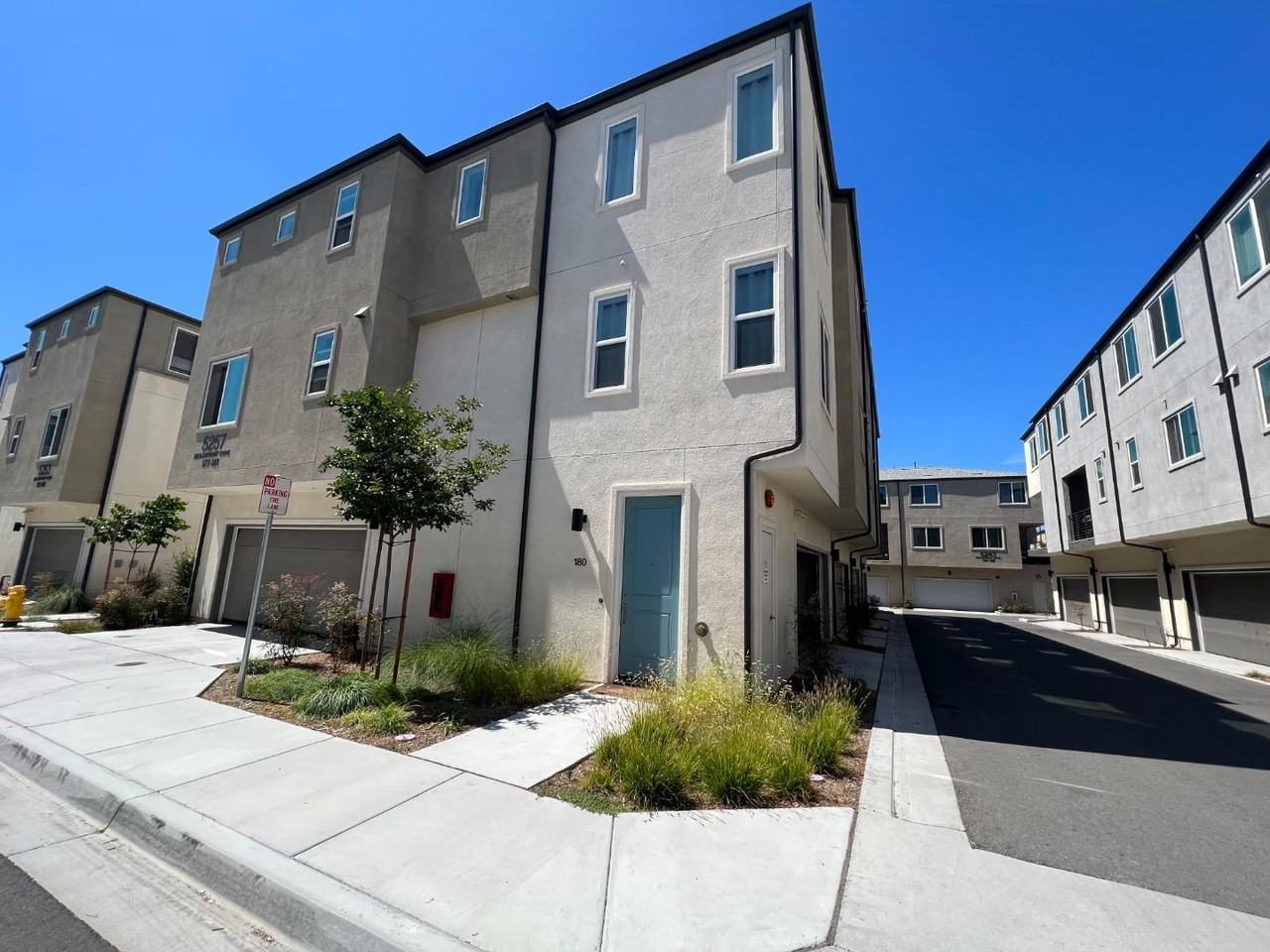 5257 Beachfront Cove St - Photo 2 of 19