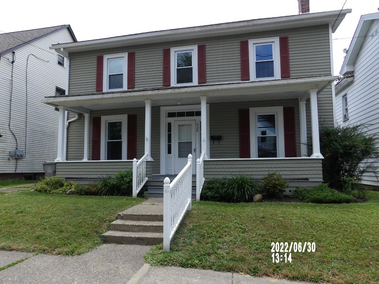 428 Pine St - Photo 3 of 14