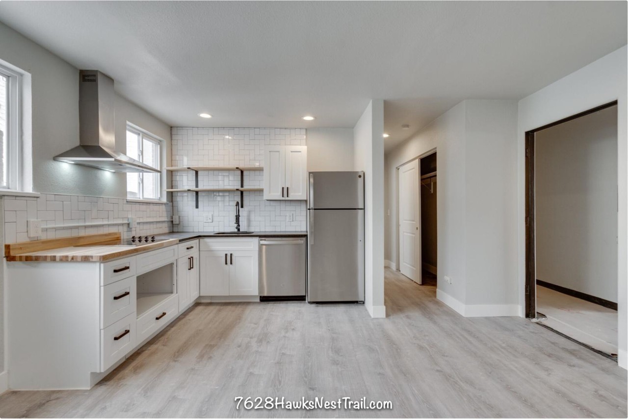 2836 WYANDOT STREET - Photo 6 of 17