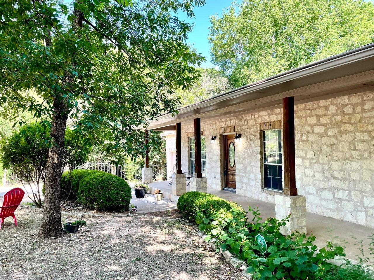 104 Bermuda Dr - Photo 2 of 11