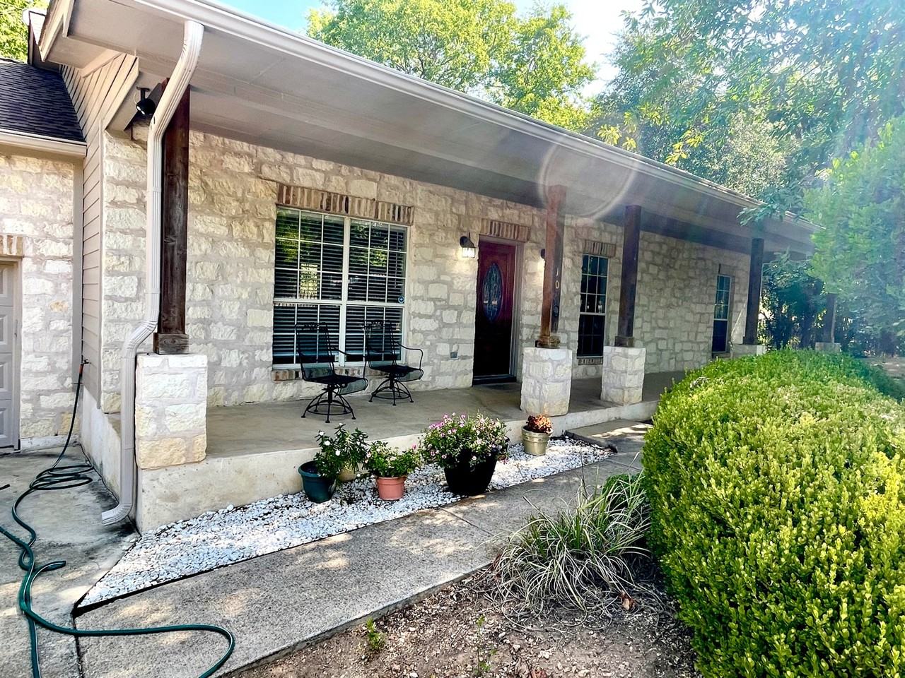 104 Bermuda Dr - Photo 4 of 11