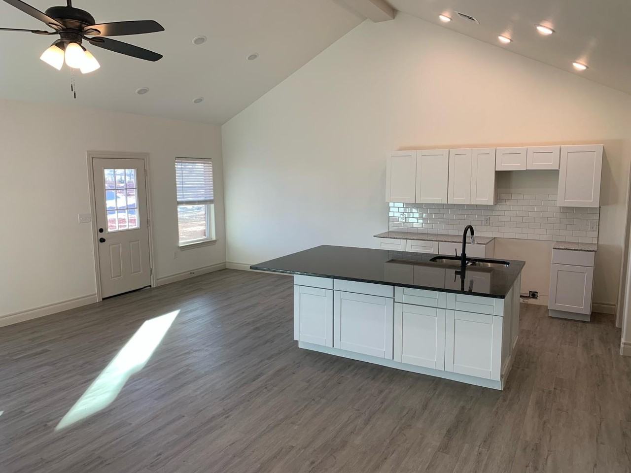 2528 N Main St - Photo 3 of 7