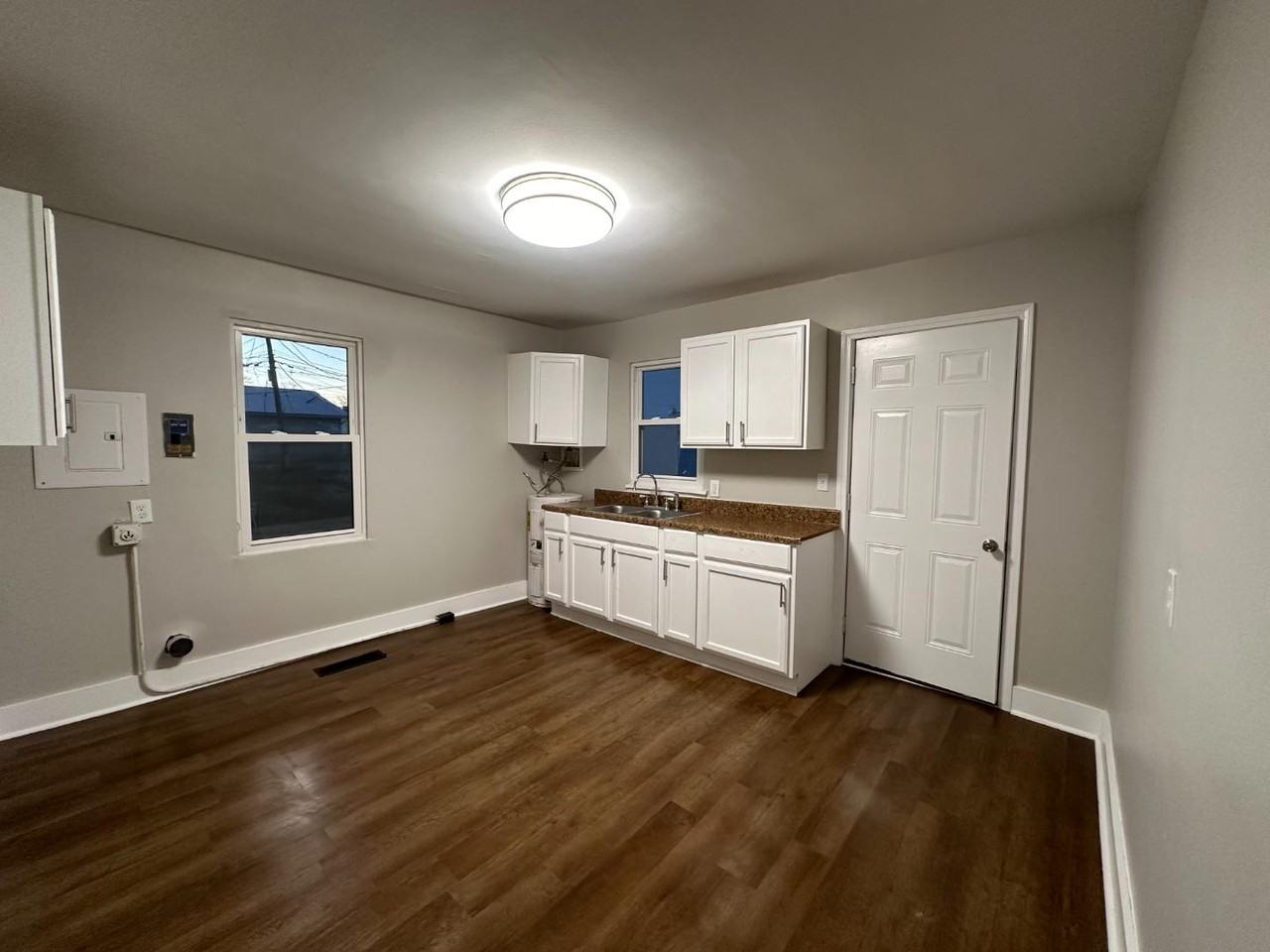 3022 N Fulton Ave - Photo 4 of 15