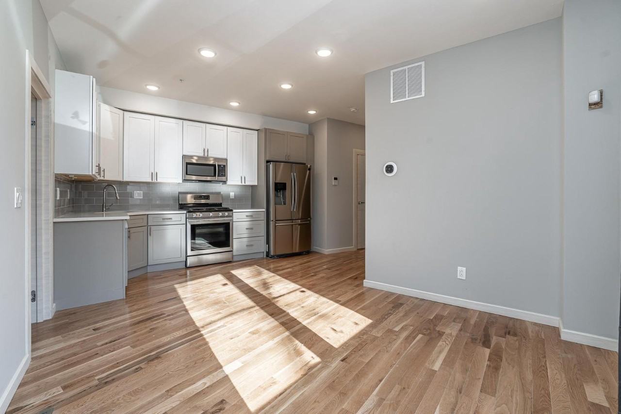 2045 N College Ave - Photo 6 of 25