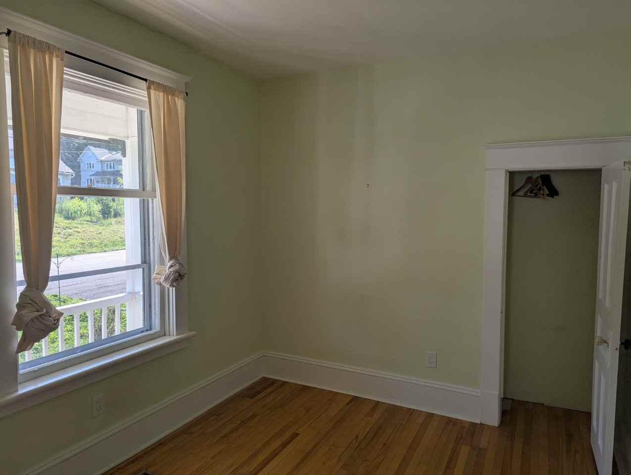 438 Richardson Avenue - Photo 2 of 17