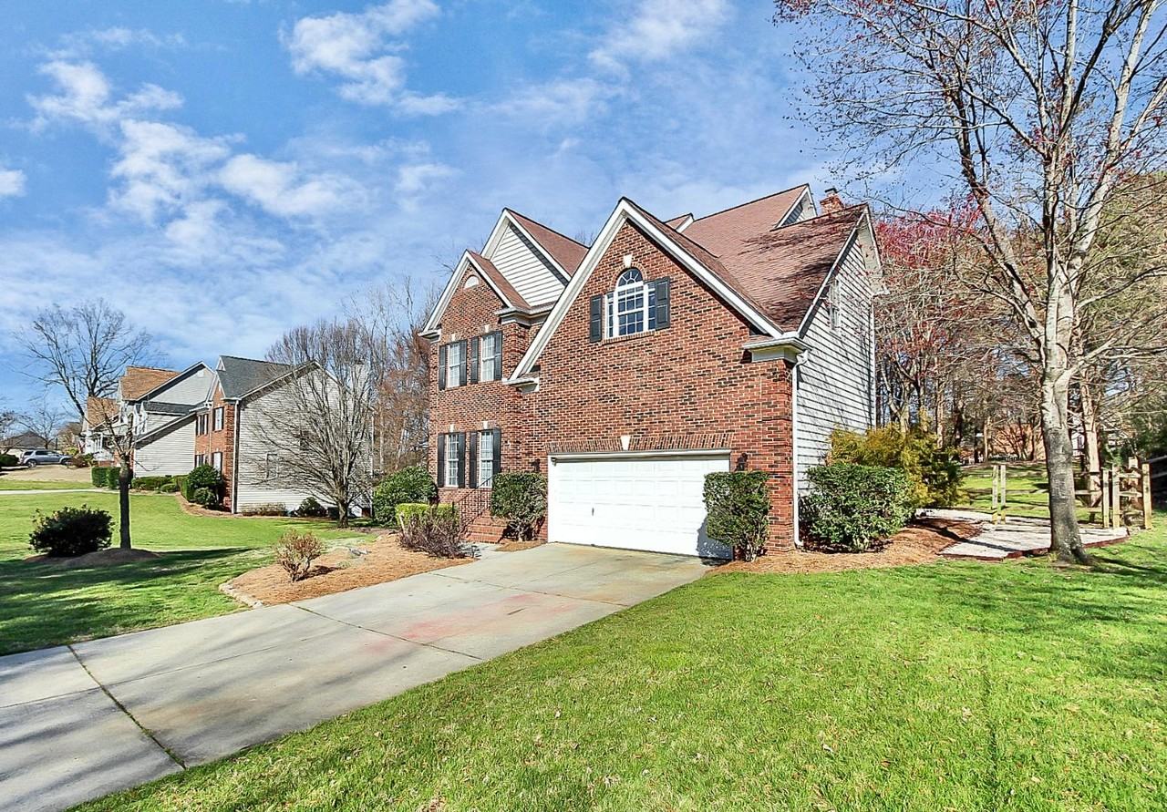 10501 Rougemont Ln - Photo 2 of 20