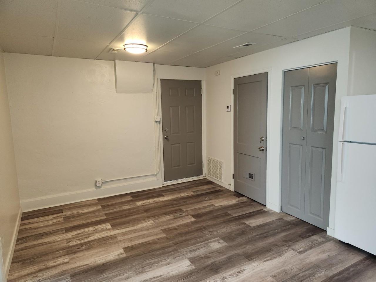 309 Marion Ave - Photo 3 of 14