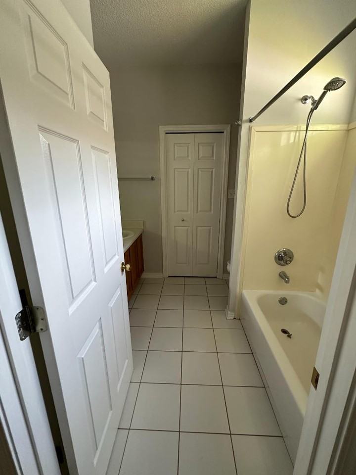 2061 Laurel Oak Ct - Photo 2 of 10