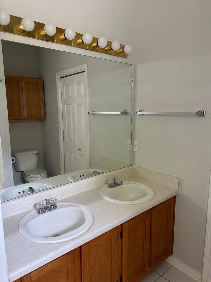 2061 Laurel Oak Ct - Photo 3 of 10