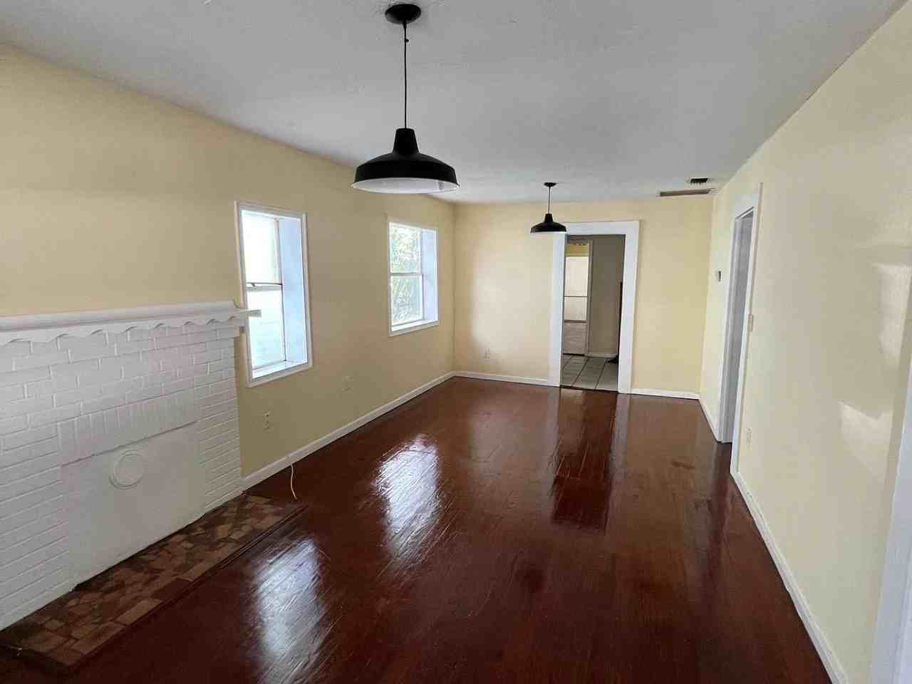 1362 West 25th Street - Photo 4 of 11