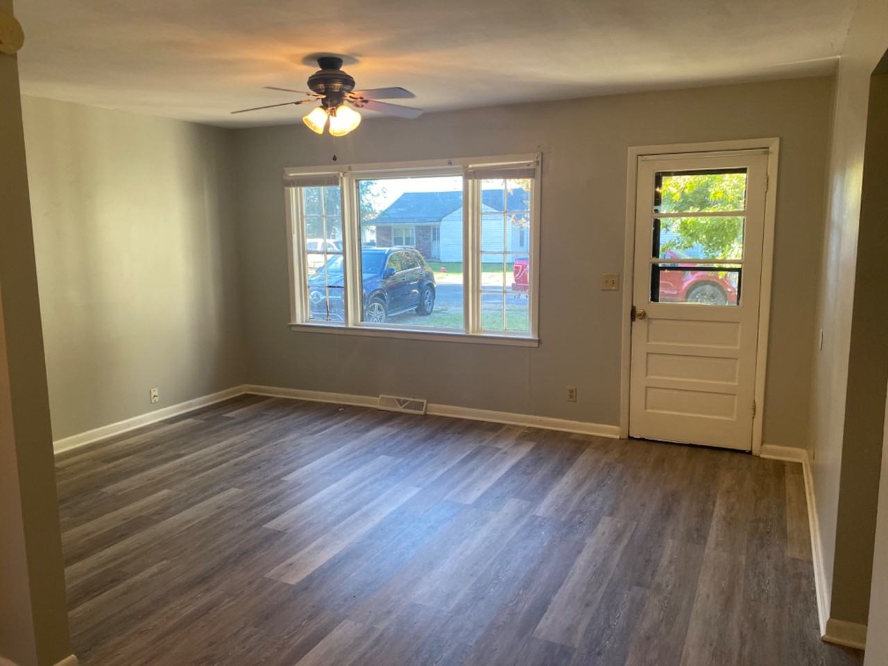 833 Lake St - Photo 3 of 11