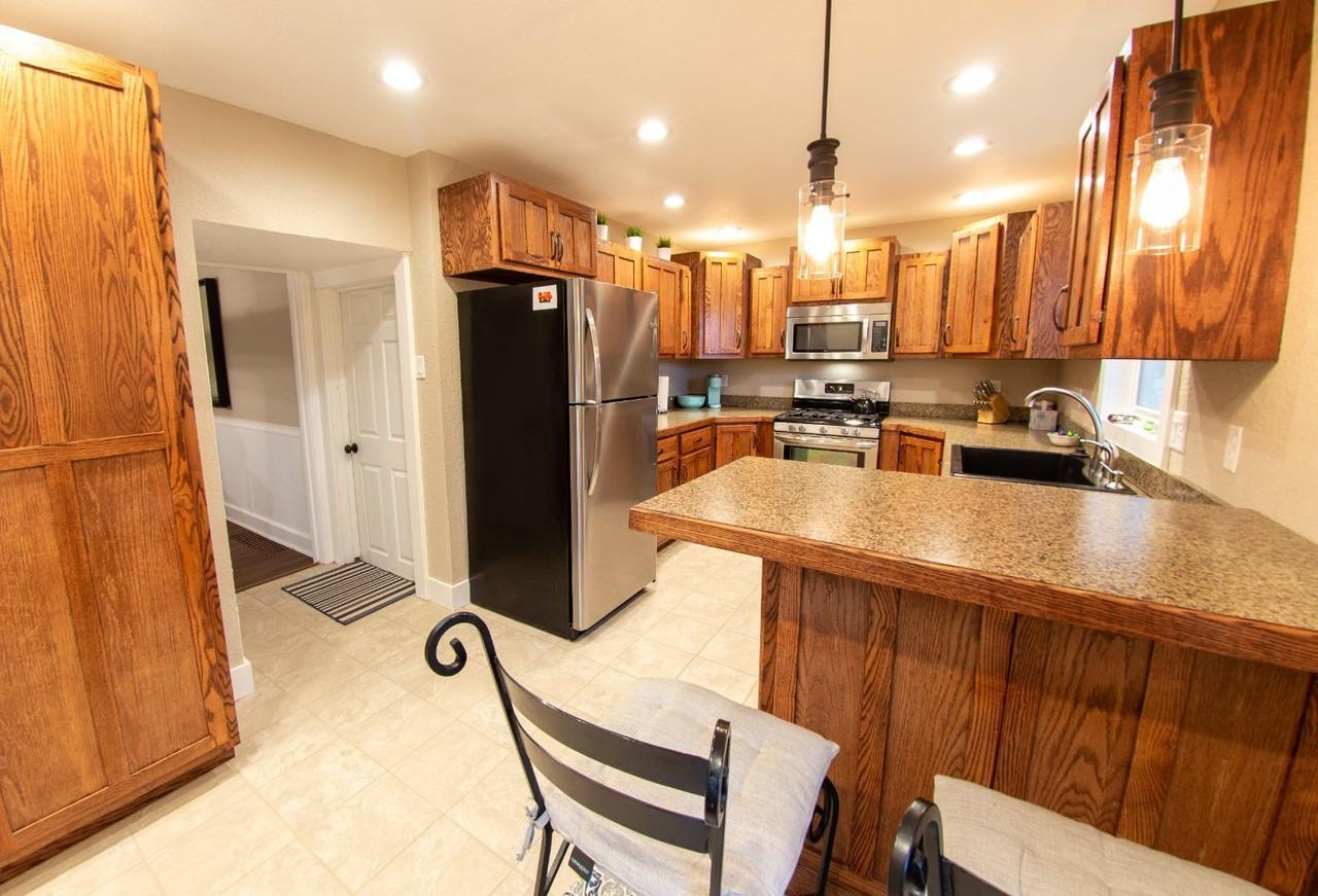 109 S Russell Ave - Photo 4 of 18