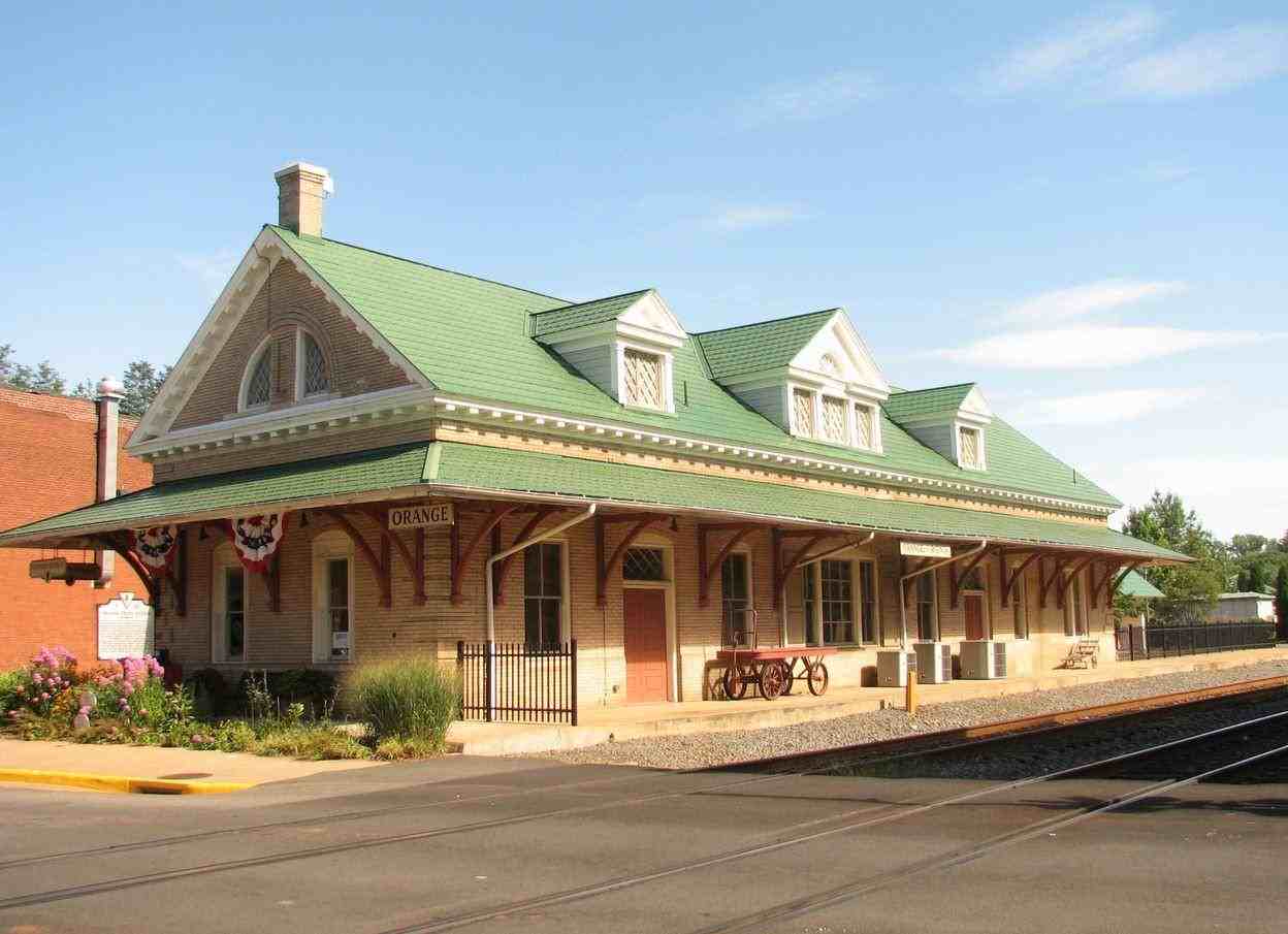 211 Harper Dr - Photo 3 of 8