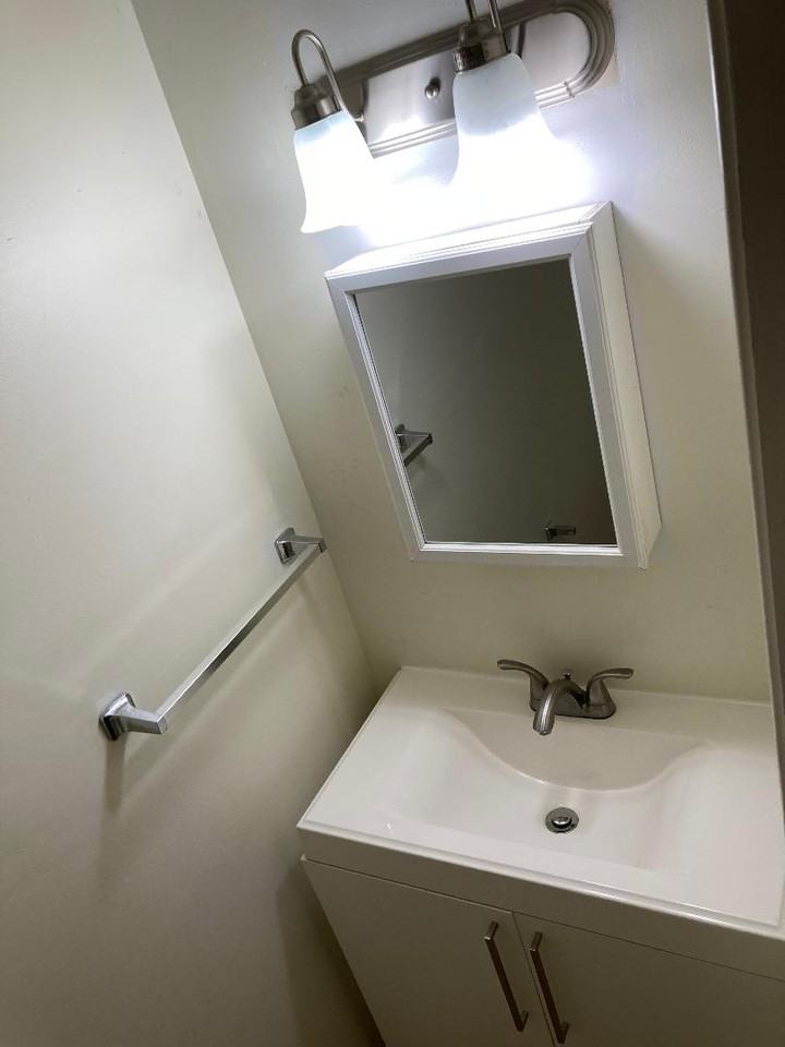 219 Harper Dr - Photo 2 of 10