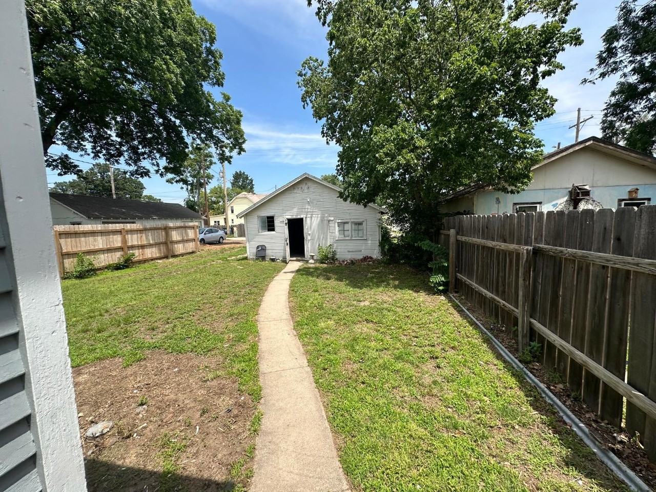 Terry's Ave B - Photo 3 of 10