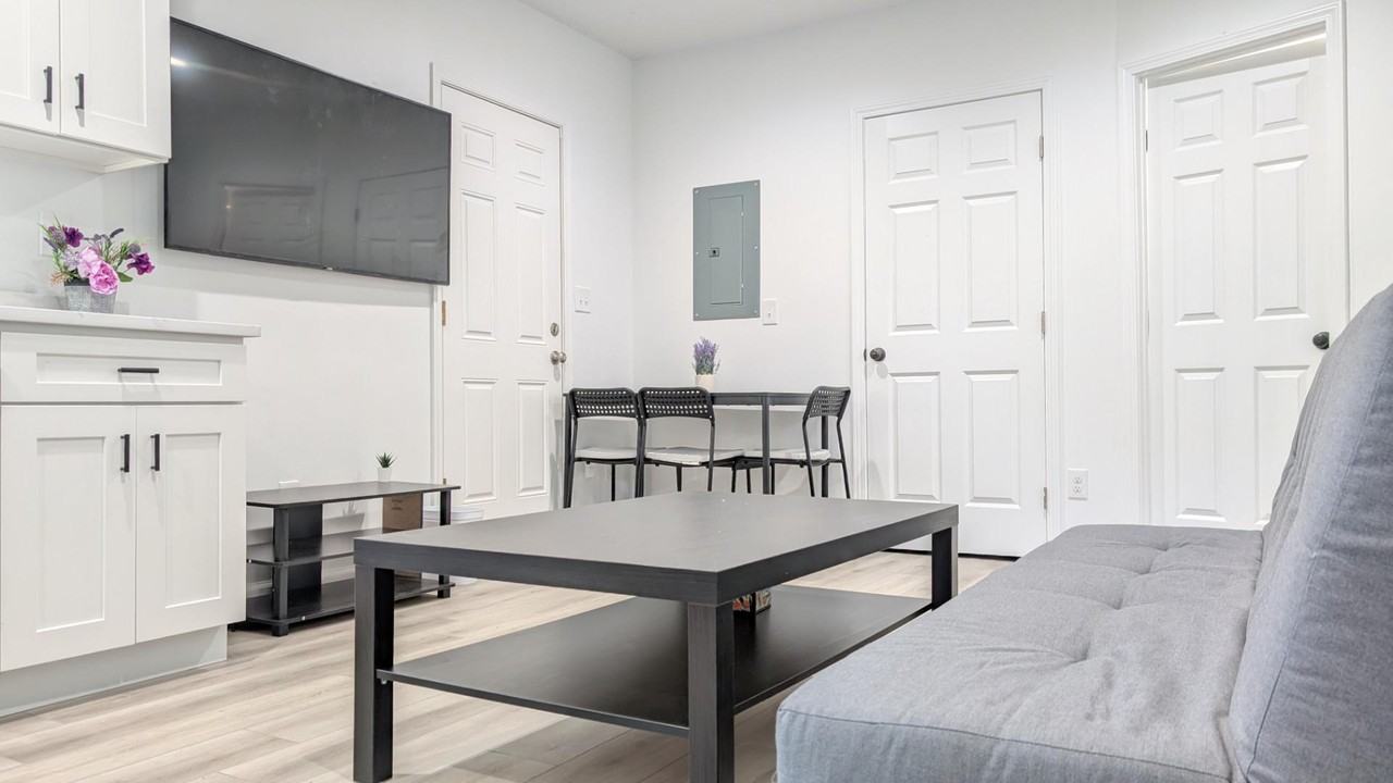 150 Nightingale Ave - Photo 3 of 11