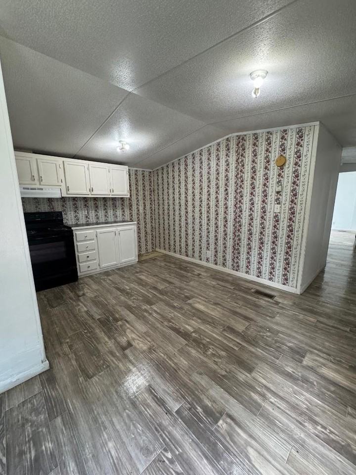 2000 South Houston St - Photo 2 of 9