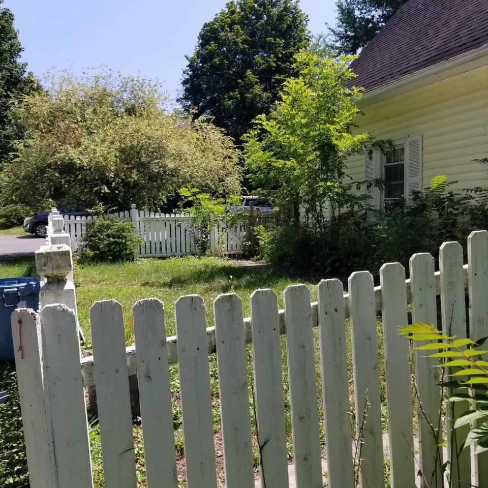 572 Union Ave - Photo 2 of 12