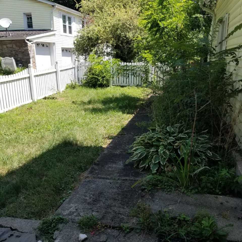 572 Union Ave - Photo 3 of 12