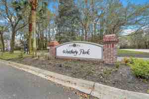 featured image of 76 Westbury Park Way