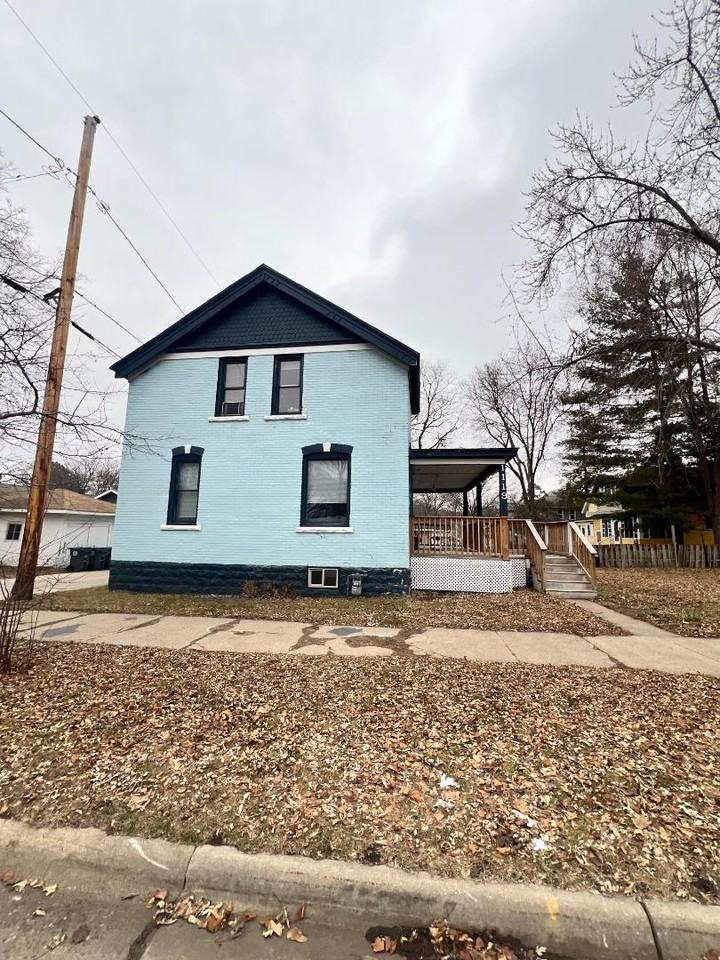 1119 14th St S - Photo 3 of 20